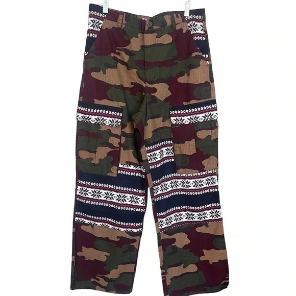 URBAN OUTFITTERS Mixed Fabric Camo Fair Isle Cargo Mountaineer Pants NWOT SZ 12 - Picture 1 of 12